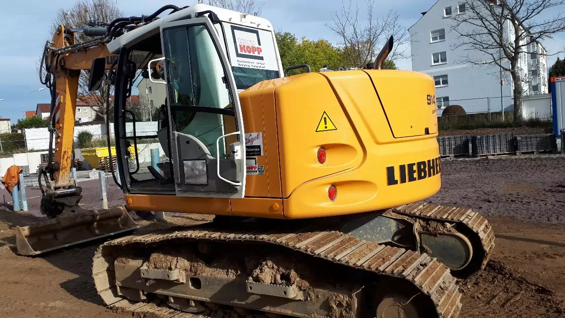 Lease a  2014 Liebherr R 914 Compact 2014 Liebherr R 914 Compact: picture 2