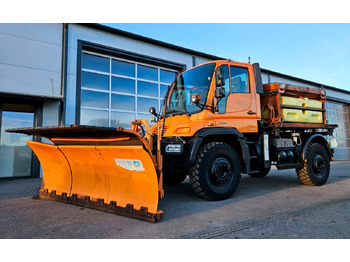 Snow removal vehicle UNIMOG U500