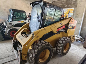 Skid steer loader CATERPILLAR