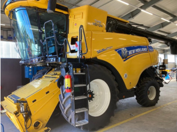 Combine harvester NEW HOLLAND CR8.80