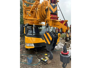 Mobile crane XCMG