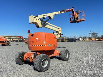 Articulated boom JLG