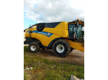 Combine harvester New Holland CX 780: picture 3