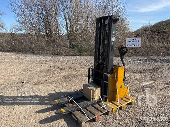 Electric forklift