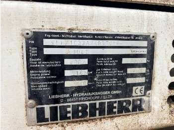 Wheel excavator LIEBHERR A904C Pelle Sur Pneus: picture 2