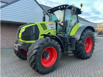 Farm tractor CLAAS Axion 810