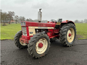 Farm tractor INTERNATIONAL