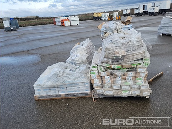 Construction equipment Pallet of Various Lightrods (4 of) / Palet Fluorescentes: picture 3