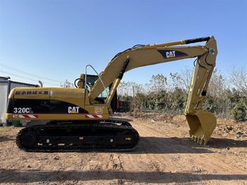 Crawler excavator CATERPILLAR 320CL: picture 3