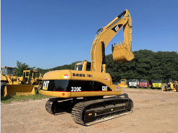 Crawler excavator CATERPILLAR 320CL: picture 3