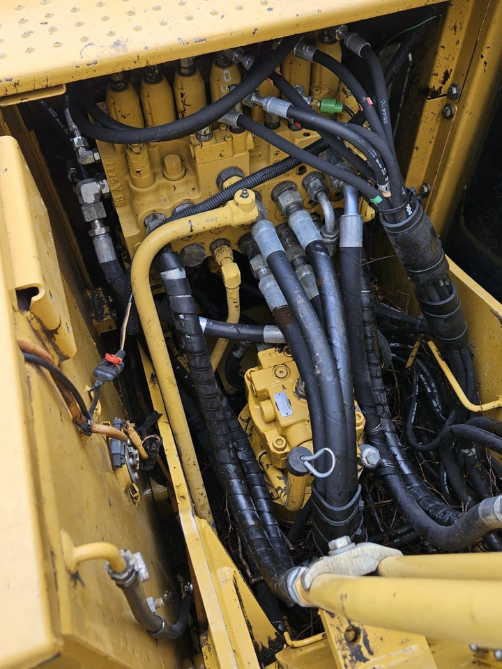 Crawler excavator CATERPILLAR 312C: picture 9