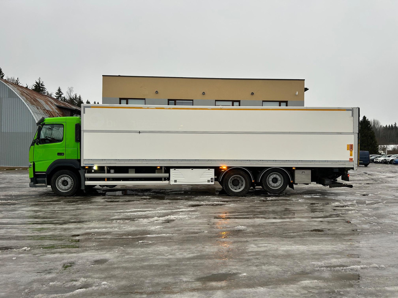 Refrigerator truck VOLVO FM410: picture 10