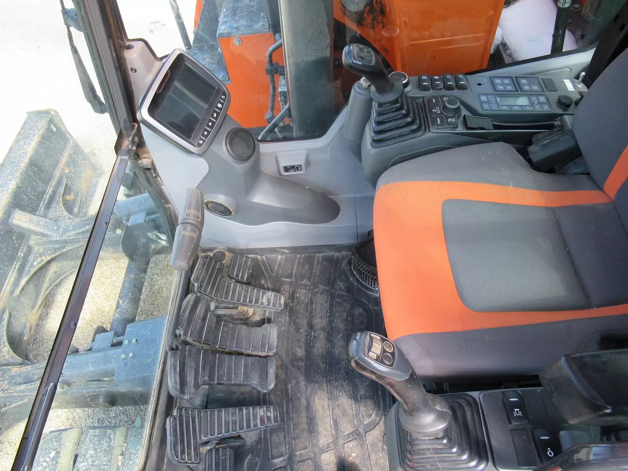 Mini excavator 2019 Doosan DX 140 LCR-5: picture 9