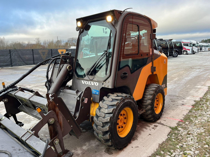 Lease a Volvo MC 115 C 4x4 ONLY 384 HOURS ! OPTIONAL ASPHALT CUTTER & BRUSH Volvo MC 115 C 4x4 ONLY 384 HOURS ! OPTIONAL ASPHALT CUTTER & BRUSH: picture 12