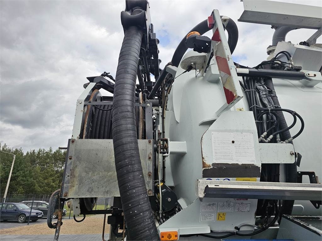 Lease a Renault 6x4 WUKO RIVARD RECYTLING for collecting liquid wa  Renault 6x4 WUKO RIVARD RECYTLING for collecting liquid wa: picture 19