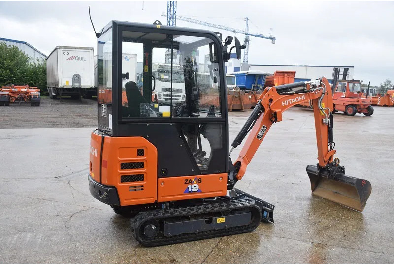 Mini excavator Hitachi ZX19.6 CR: picture 7