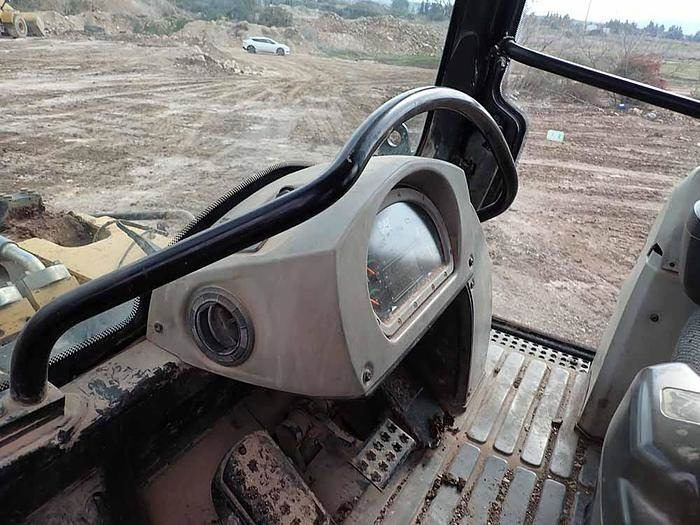 Excavator CAT 963D: picture 14