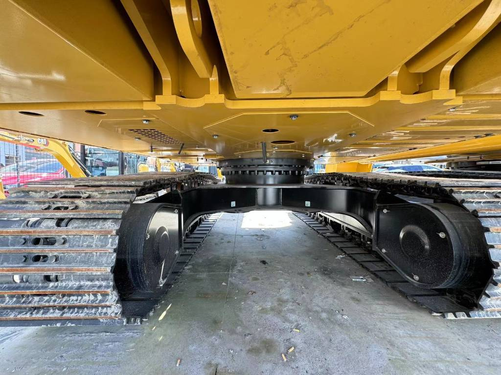 Crawler excavator CAT 320 GC: picture 6