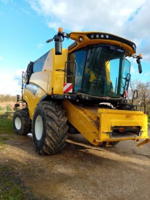 Combine harvester New Holland CX 780: picture 8