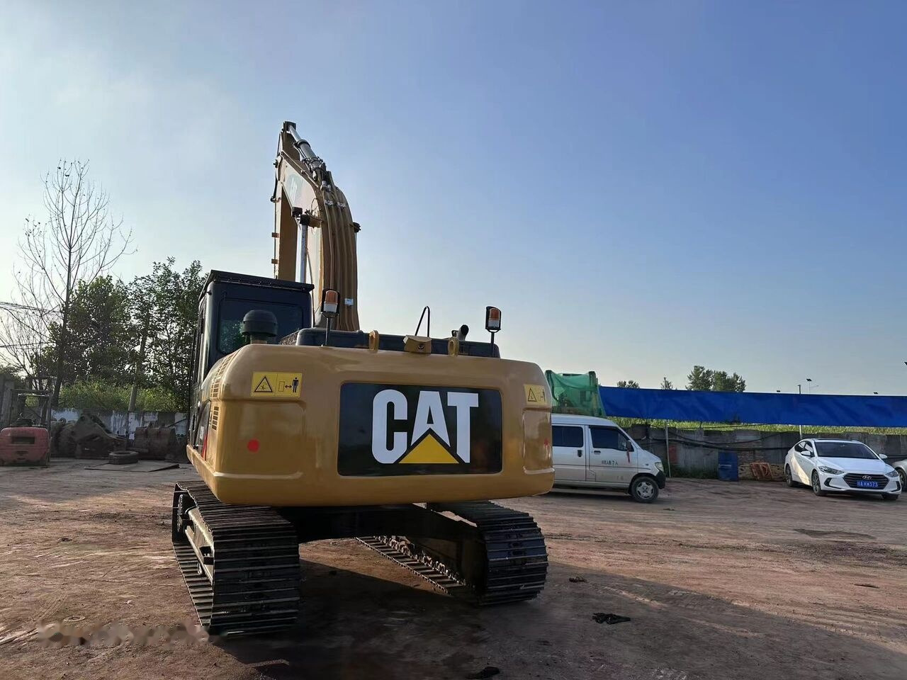 Crawler excavator Caterpillar 320D2: picture 14