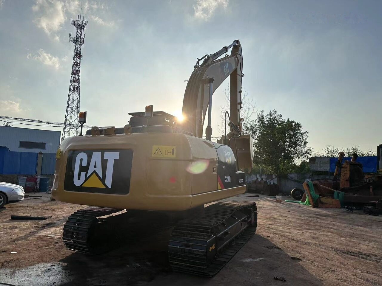 Crawler excavator Caterpillar 320D2: picture 7