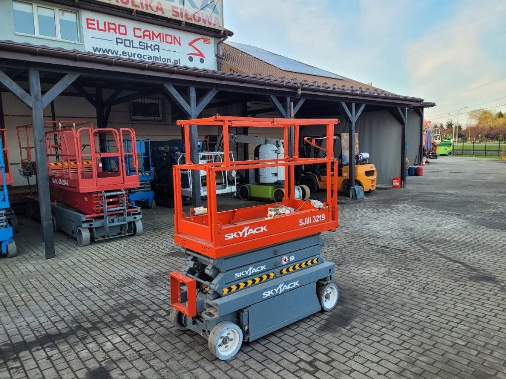 Scissor lift SkyJack SJ III 3219 - 8 m electric scissor lift genie jlg: picture 1