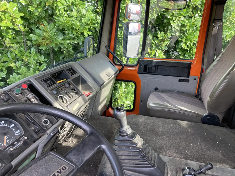 Dropside/ Flatbed truck, Crane truck Volvo FL 612 -42R-11T Euro2: picture 9