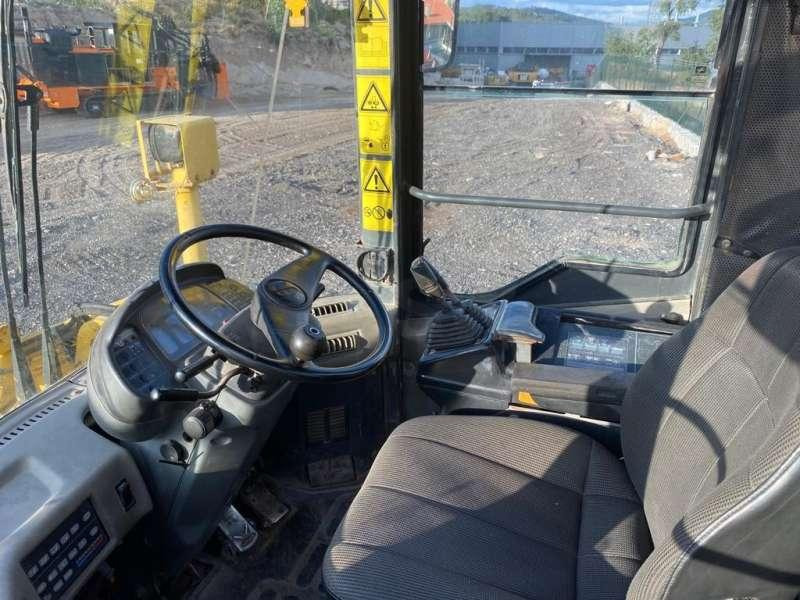 Wheel loader Komatsu WA470-3A: picture 14