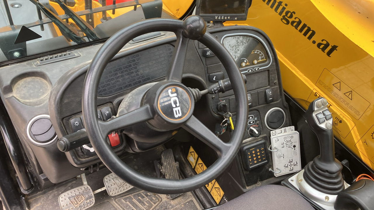 Lease a JCB 540-170 JCB 540-170: picture 12