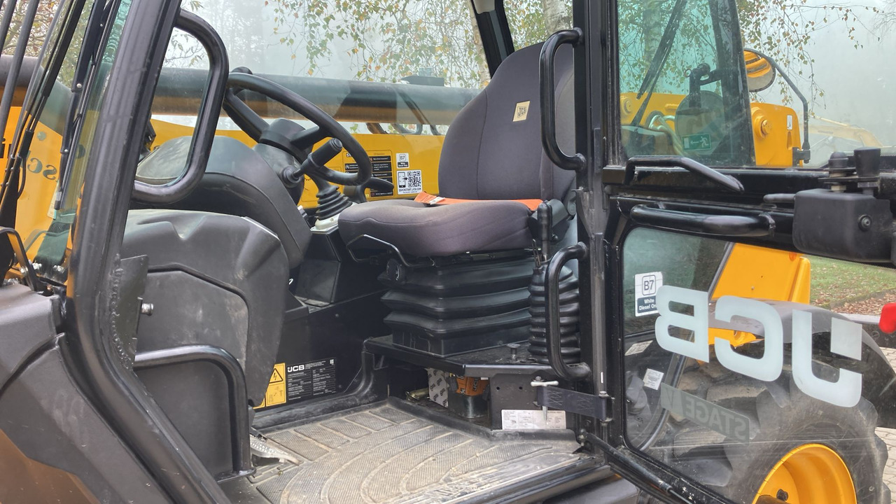 Lease a JCB 540-170 JCB 540-170: picture 10