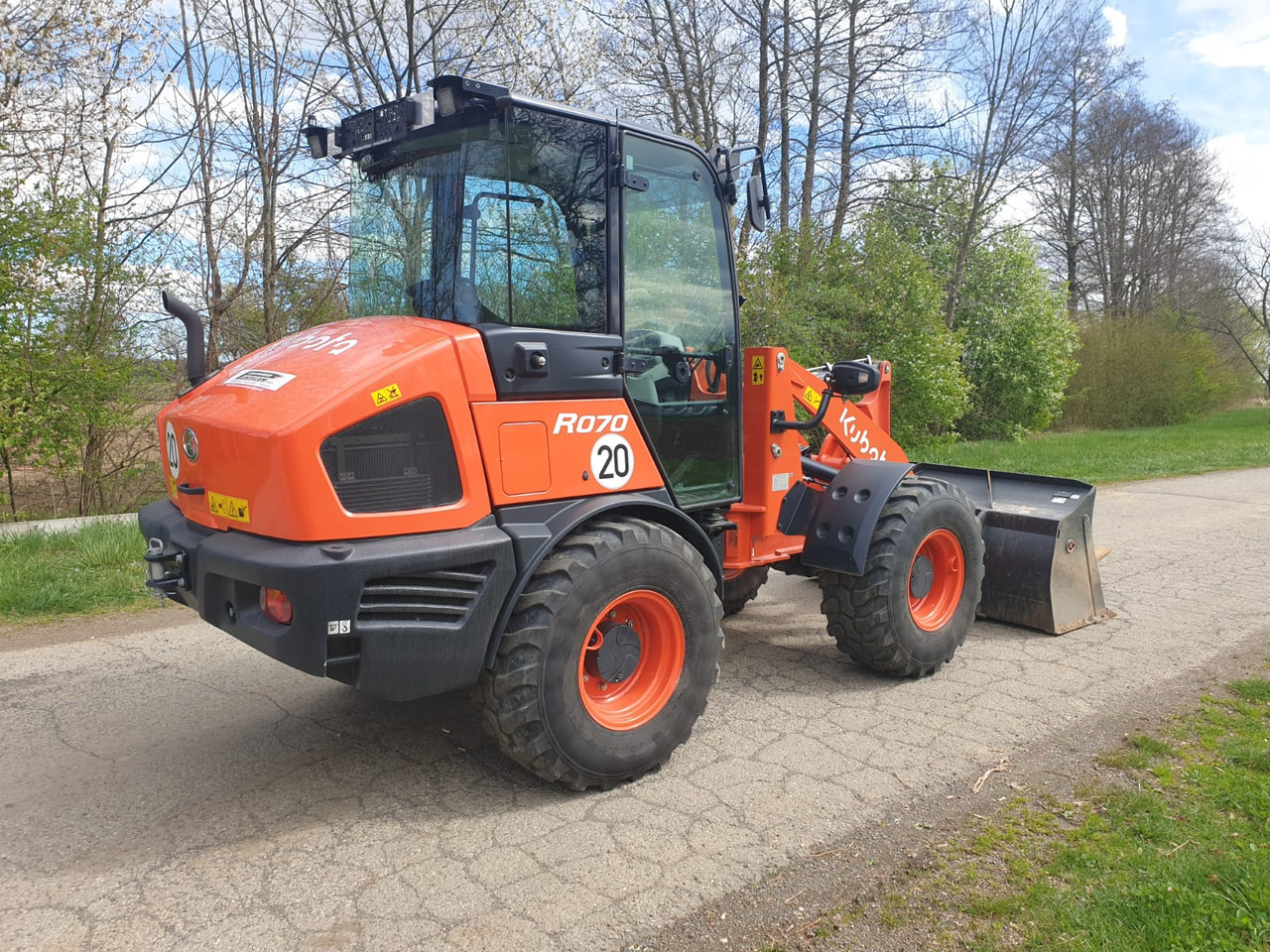 Wheel loader KUBOTA R 070: picture 8