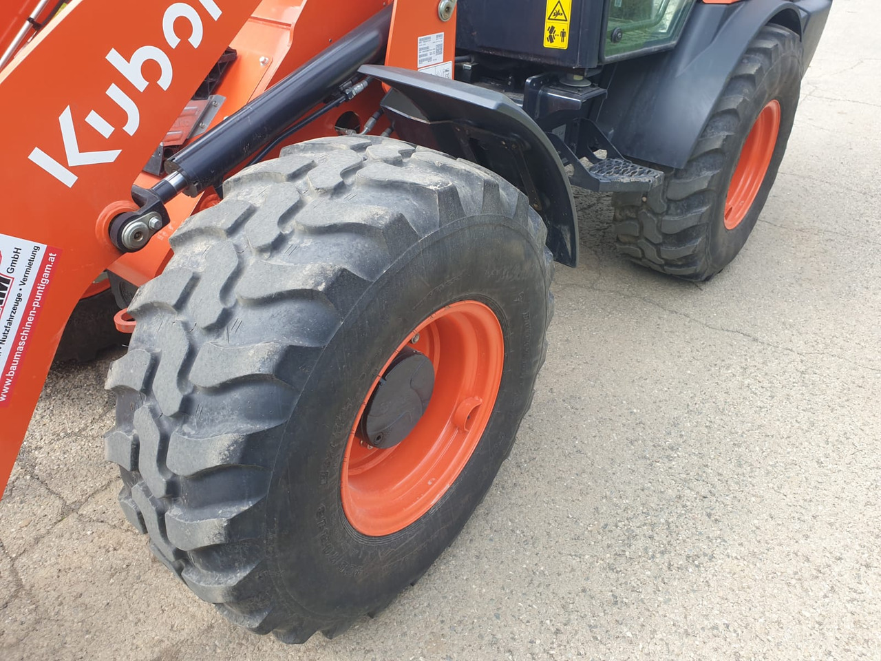 Wheel loader KUBOTA R 070: picture 9