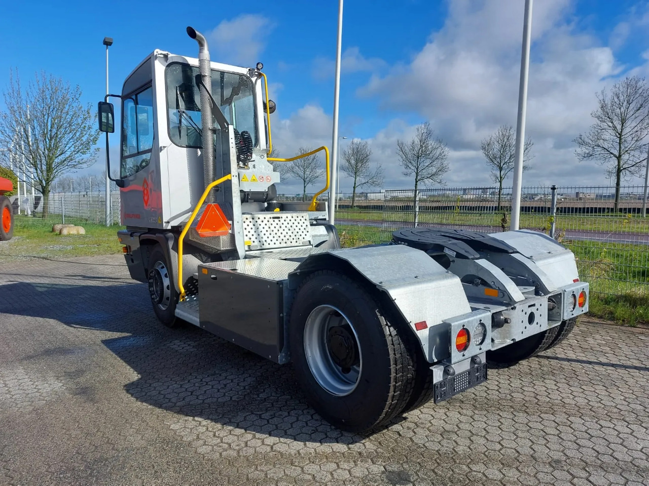 Terminal tractor TERBERG - YT223: picture 6