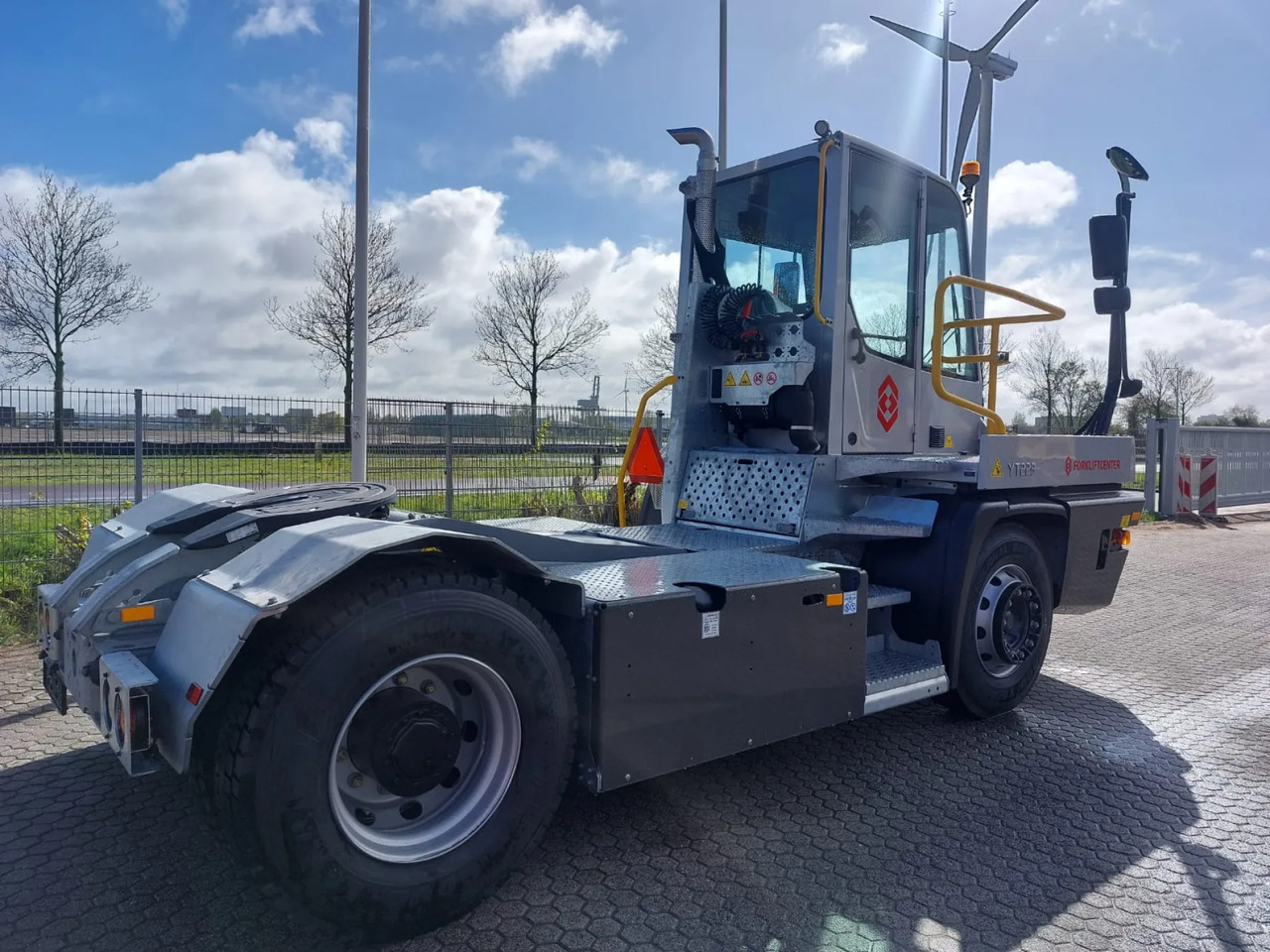 Terminal tractor TERBERG - YT223: picture 7