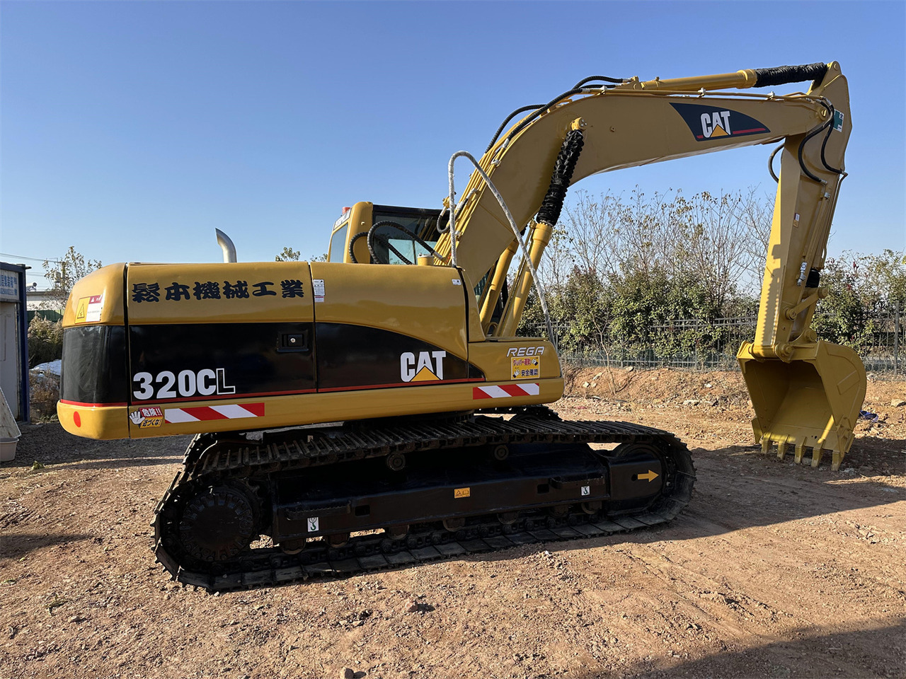 Crawler excavator CATERPILLAR 320CL: picture 10