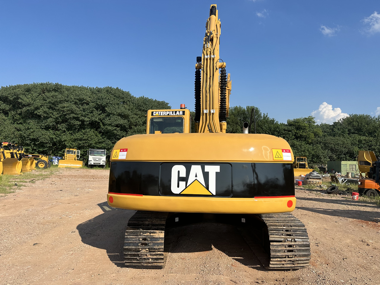 Crawler excavator CATERPILLAR 320CL: picture 11