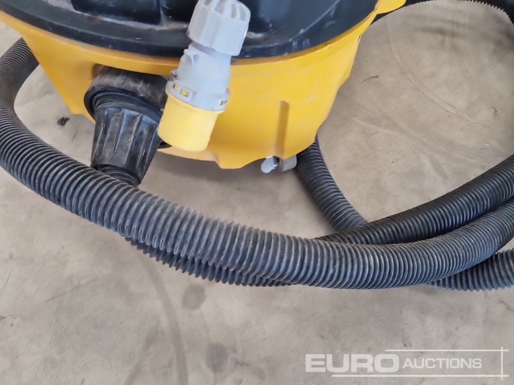 Construction equipment Dewalt DWV901L 110 Volt Industrial Vacuum Cleaner: picture 12