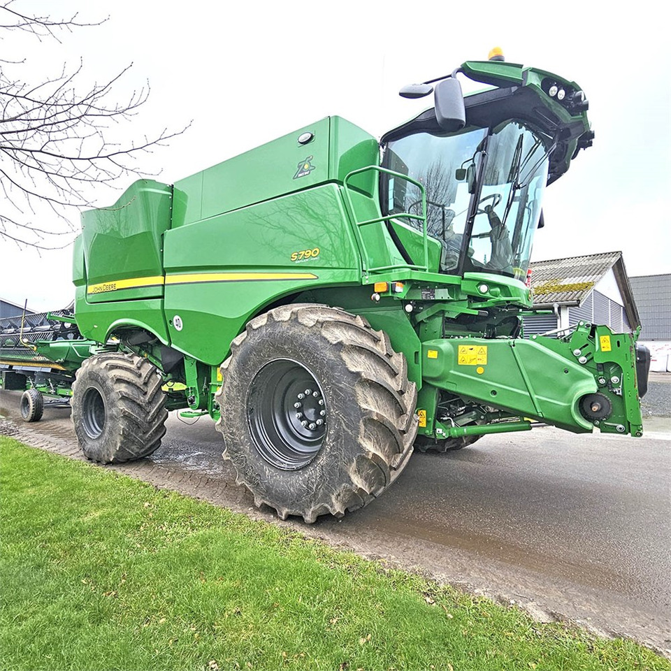 Lease a John Deere S790 John Deere S790: picture 7