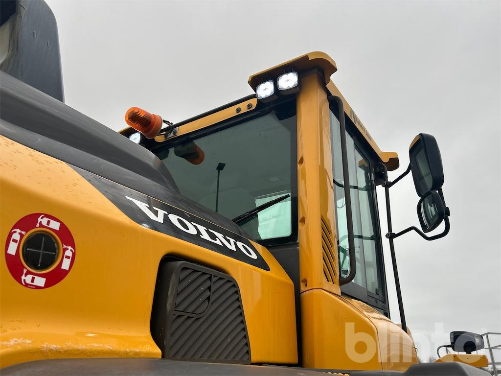 Wheel loader VOLVO L110H: picture 47