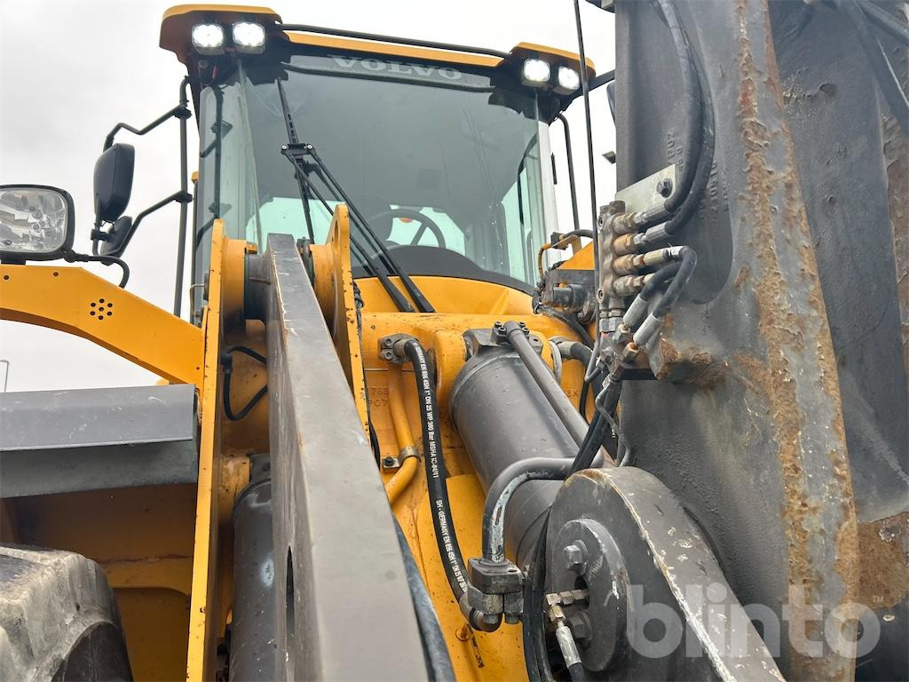 Wheel loader VOLVO L110H: picture 37