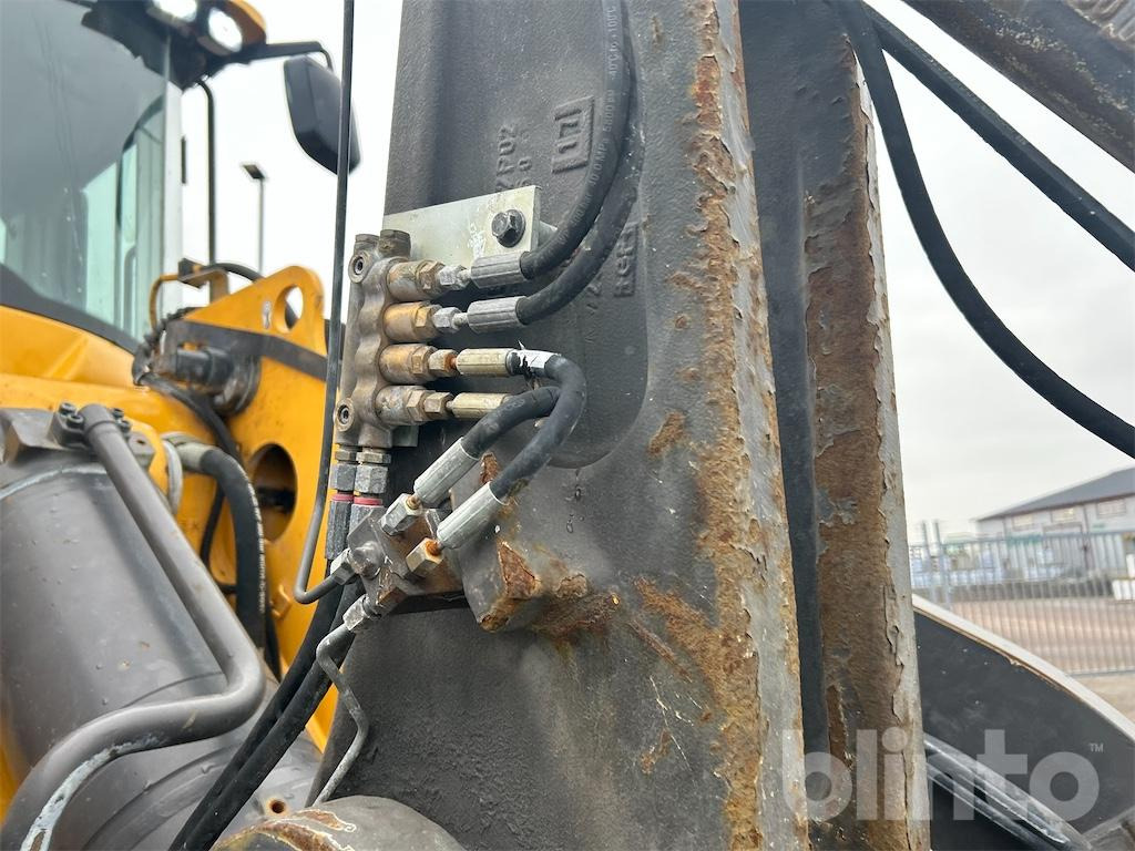 Wheel loader VOLVO L110H: picture 35