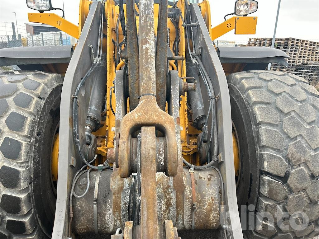 Wheel loader VOLVO L110H: picture 28