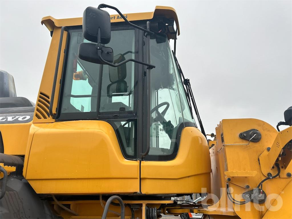 Wheel loader VOLVO L110H: picture 39