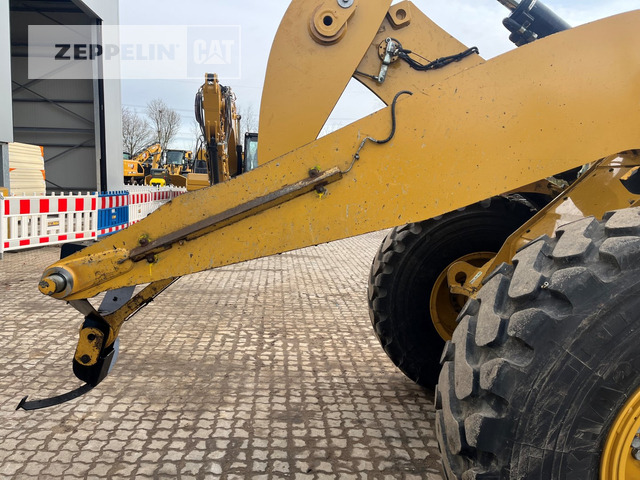 Wheel loader Cat 926M: picture 8