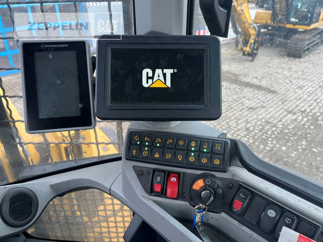 Wheel loader Cat 926M: picture 37